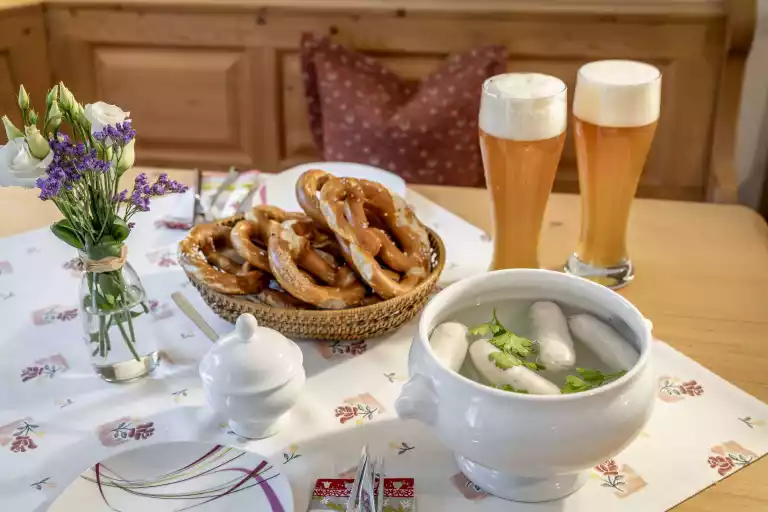Weißwurst Brezen Weißbier Frühstück Bayern
