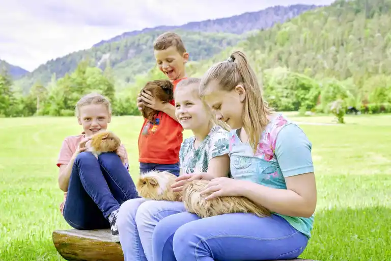 Familienurlaub Berge Hoferlebnis Tiere Kinder